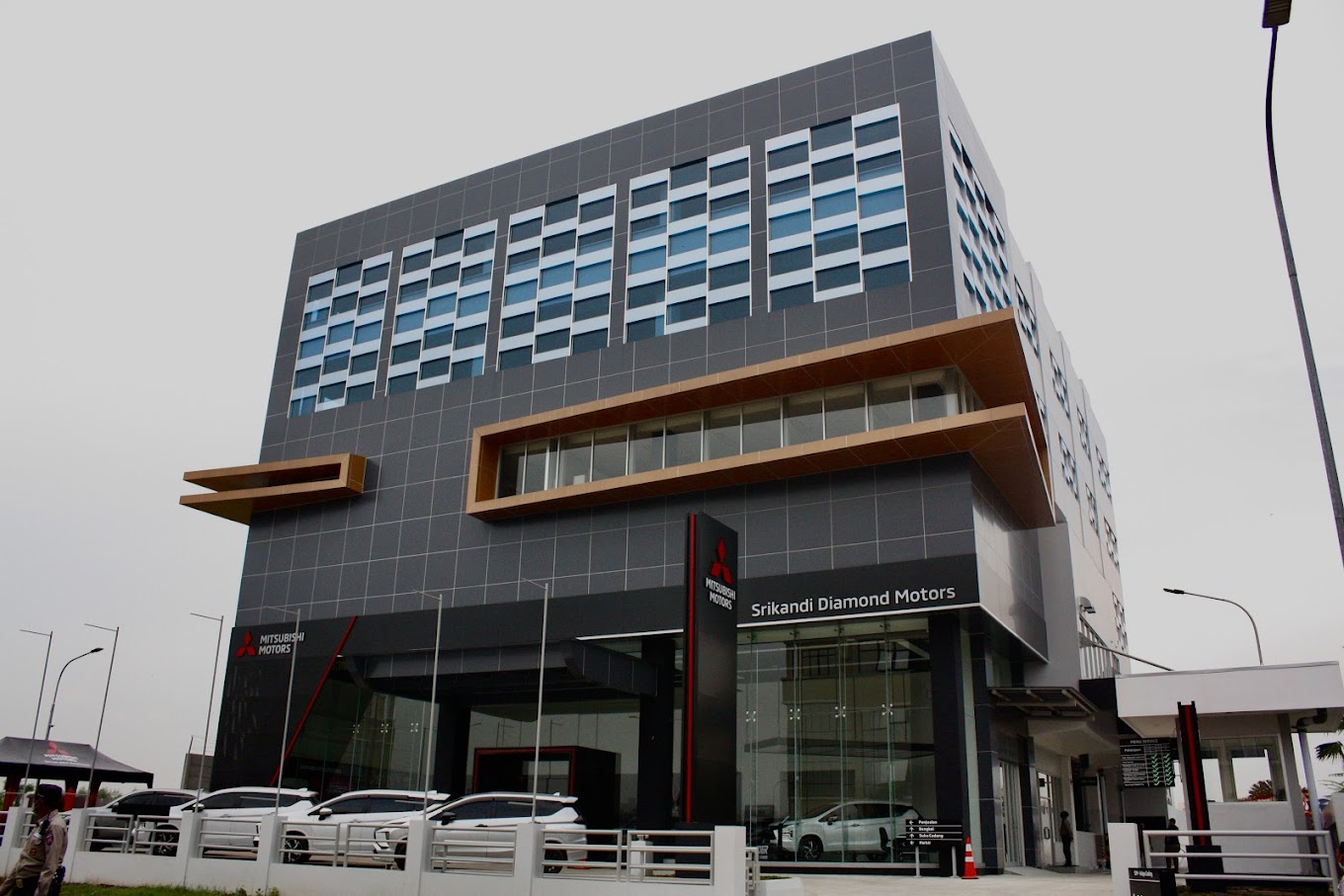Showroom Mitsubishi